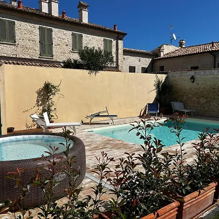 Monsignore, Apartmán Pesaro