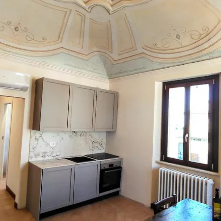 Monsignore, Apartmán Pesaro