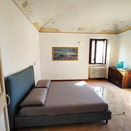 Monsignore, Apartmán Pesaro
