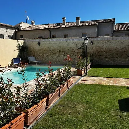 Monsignore, Apartmán Pesaro