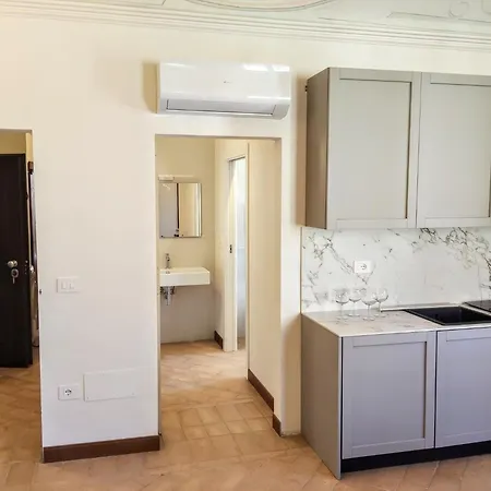 Monsignore, Apartmán Pesaro