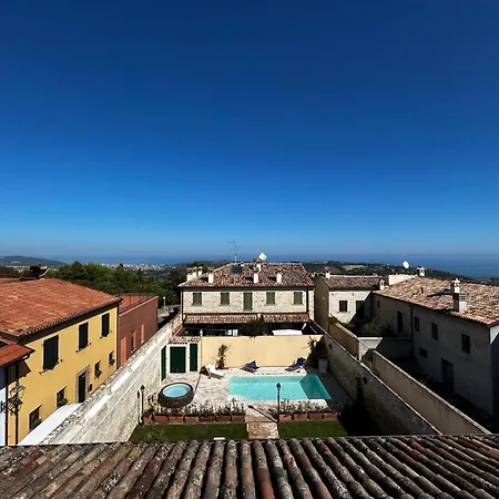 Monsignore, Apartmán Pesaro